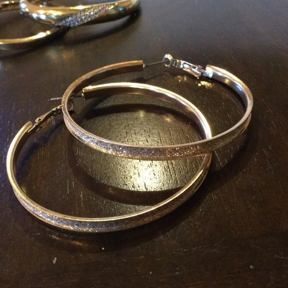 Bracelets & earrings - Picture 5 of 6